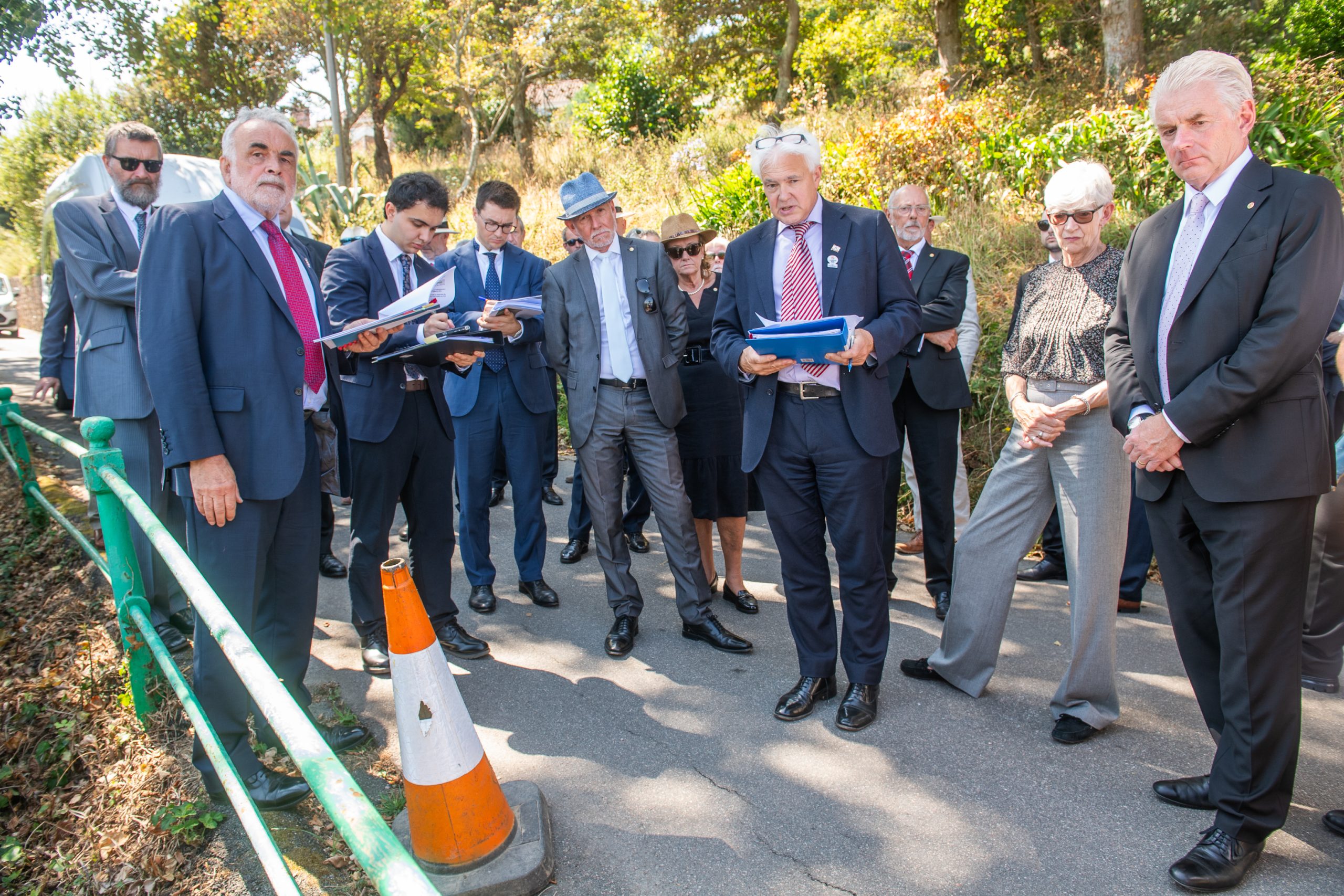 Visite Royale in St Martin orders bank stabilisation under cracked Fliquet lane